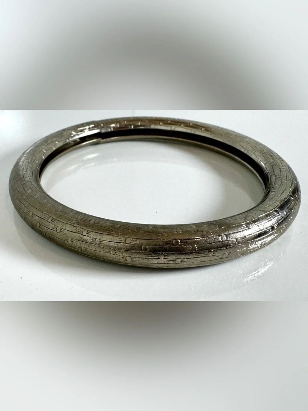 Vintage Textured Silver-tone Metal Bangle Bracelet #1700